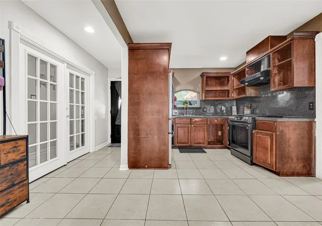 Photo 4 of Single family home for sale at 10010 Valley Park Dr, Houston, TX 77078 | MLS# 35908245 | Listing updated on 2026-07-18