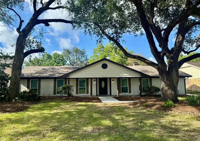 Photo 1 of Single family home for sale at 1211 Shorewood Dr, Taylor Lake Village, TX 77586 | MLS# 96668050 | Listing updated on 2026-09-12