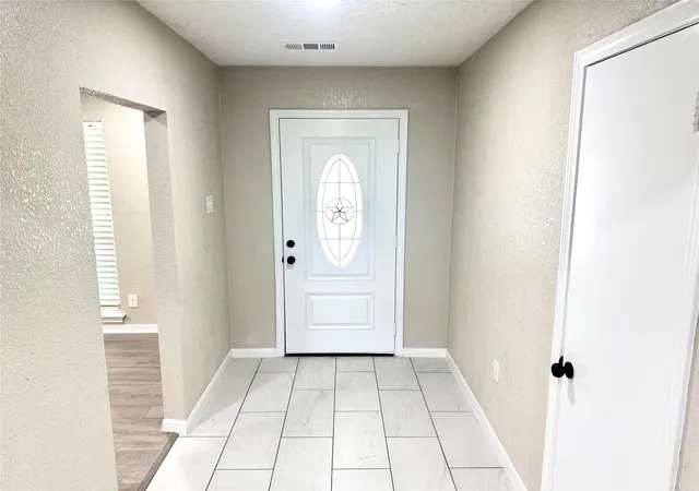 Photo 3 of Single family home for sale at 1211 Shorewood Dr, Taylor Lake Village, TX 77586 | MLS# 96668050 | Listing updated on 2026-09-12