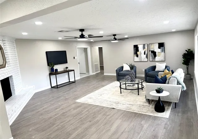 Photo 4 of Single family home for sale at 1211 Shorewood Dr, Taylor Lake Village, TX 77586 | MLS# 96668050 | Listing updated on 2026-09-12