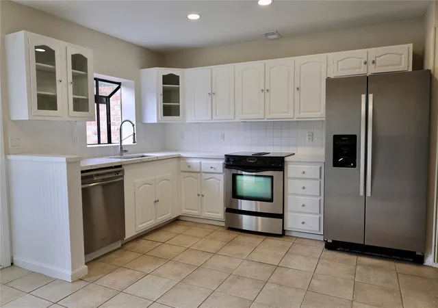Photo 4 of Sale Pending at 14453 Still Meadow Dr, Houston, TX 77079 | MLS# 77338548 | Listing updated on 2026-09-21