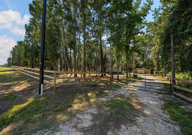 10th image of 30 Libby Dr, Cleveland, TX 77328 | MLS# 81606832
