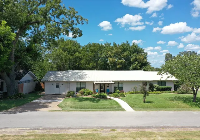 Homes for sale in Fairfield, TX | 403 N Hall St, Fairfield, TX 75840 | MLS# 49250222