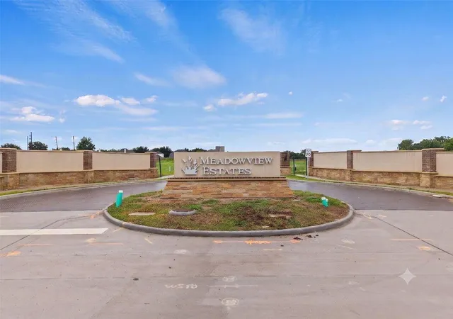 Photo 1 of Land for sale at 7019 Meadowview Ests Ct, Sugar Land, TX 77479 | MLS# 86055540 | Listing updated on 2026-08-31