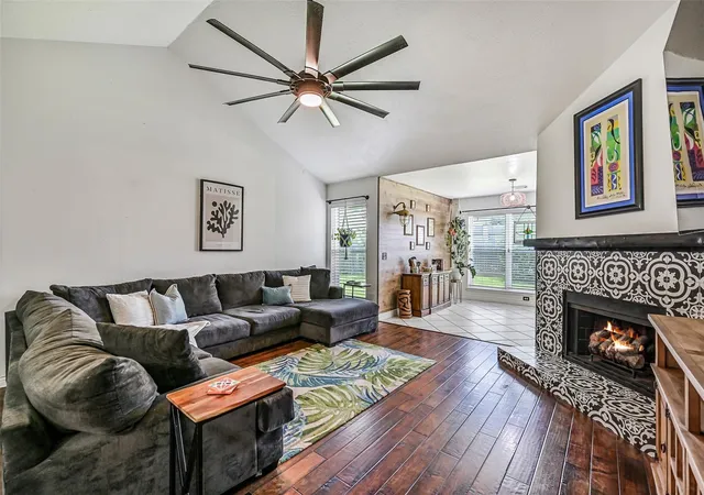 Homes for sale in Pearland, TX | 4009 Spring Branch Dr E, Pearland, TX 77584 | MLS# 16538355