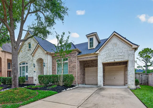 3rd image of 12316 Bend Creek Ln, Pearland, TX 77584 | MLS# 69578379