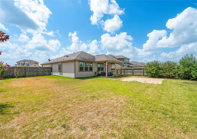 Photo 3 of Single family home for sale at 211 White Wing Ln, Sealy, TX 77474 | MLS# 19869567 | Listing updated on 2026-08-05