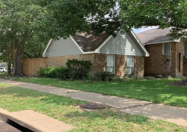 Photo 2 of Single family home for sale at 9838 Stableway Dr, Houston, TX 77065 | MLS# 10008528 | Listing updated on 2026-06-17
