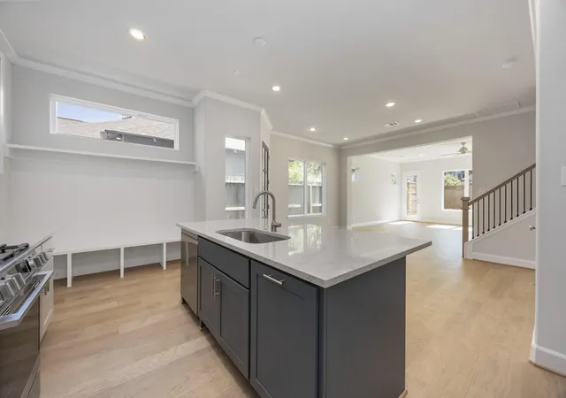Photo 2 of Single family home for sale at 4317 Roseland St #A, Houston, TX 77006 | MLS# 52705553 | Listing updated on 2026-10-09