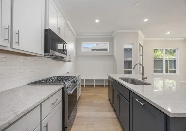 Photo 3 of Single family home for sale at 4317 Roseland St #A, Houston, TX 77006 | MLS# 52705553 | Listing updated on 2026-10-09