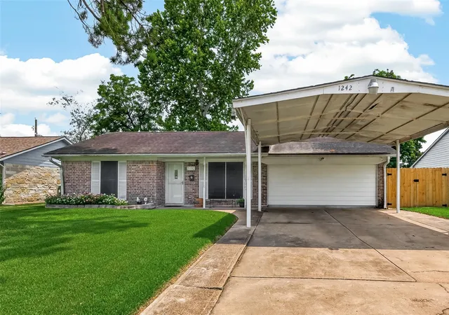 Photo 2 of Single family home for sale at 1242 Wardmont St, Houston, TX 77037 | MLS# 37967487 | Listing updated on 2026-07-26