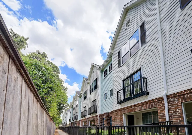 Listing Photo 4 - Condo for sale in building located at 9200 Westheimer Rd, Houston, TX 77063 - Unit #606