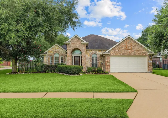 Photo 1 of Sale Pending at 11403 Stone Mallow Dr, Houston, TX 77095 | MLS# 38423009 | Listing updated on 2026-08-21