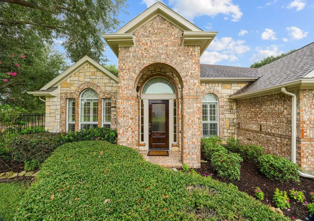 Photo 3 of Sale Pending at 11403 Stone Mallow Dr, Houston, TX 77095 | MLS# 38423009 | Listing updated on 2026-08-21