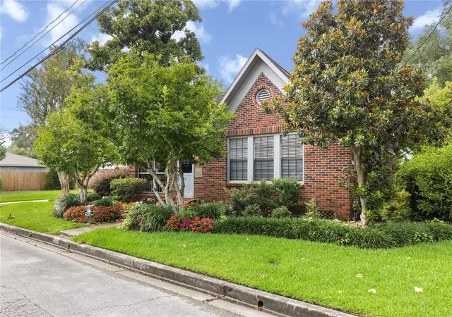 Photo 2 of Single family home for sale at 906 Higgins, Humble, TX 77338 | MLS# 29214985 | Listing updated on 2026-08-26