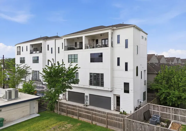 Photo 2 of Townhouse for sale at 4306 Center St, Houston, TX 77007 | MLS# 91571486 | Listing updated on 2026-09-02