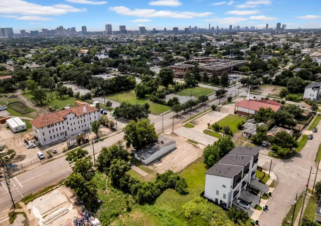 Photo 3 of Land for sale at 2905 Elgin St, Houston, TX 77004 | MLS# 95737221 | Listing updated on 2026-04-08