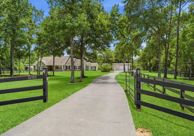 Photo 2 of Single family home for sale at 16903 Mustang Trl Dr, Magnolia, TX 77355 | MLS# 9568498 | Listing updated on 2026-09-23