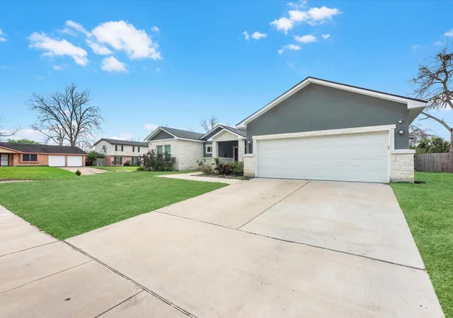 Photo 2 of Single family home for sale at 4122 Brookston St, Houston, TX 77045 | MLS# 6925565 | Listing updated on 2026-09-14