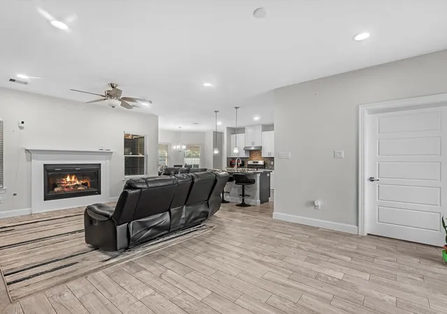 Photo 4 of Single family home for sale at 4122 Brookston St, Houston, TX 77045 | MLS# 6925565 | Listing updated on 2026-09-14