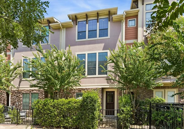 Photo 1 of Townhouse for sale at 1045 W 22nd St #K, Houston, TX 77008 | MLS# 44911766 | Listing updated on 2026-09-19