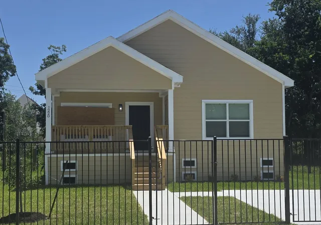 Photo 2 of Single family home for sale at 1220 Grove St, Houston, TX 77020 | MLS# 57250539 | Listing updated on 2026-09-21