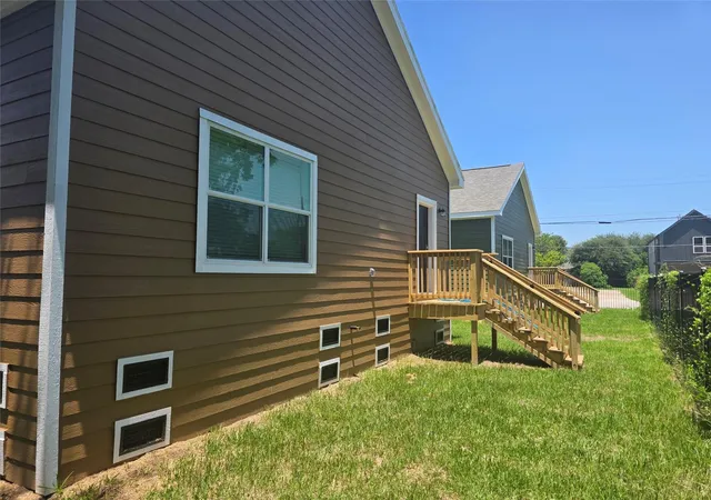 Photo 3 of Single family home for sale at 1220 Grove St, Houston, TX 77020 | MLS# 57250539 | Listing updated on 2026-09-21