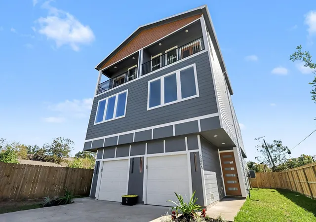 Photo 2 of Multi family home for sale at 5000 Higgins St #A AND B, Houston, TX 77033 | MLS# 14974624 | Listing updated on 2026-07-16
