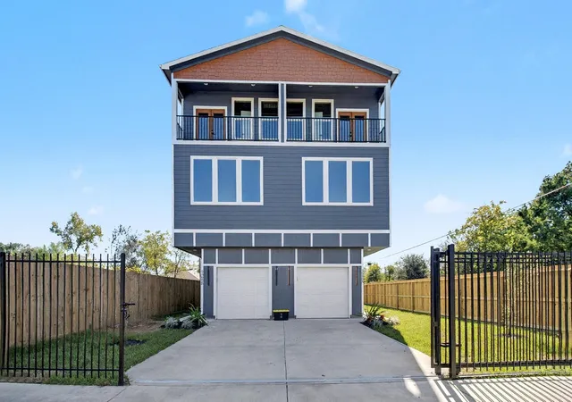 Photo 3 of Multi family home for sale at 5000 Higgins St #A AND B, Houston, TX 77033 | MLS# 14974624 | Listing updated on 2026-07-16
