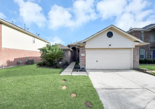 Photo 2 of Single family home for sale at 10310 Mills Pass Dr, Houston, TX 77070 | MLS# 27496351 | Listing updated on 2026-08-05