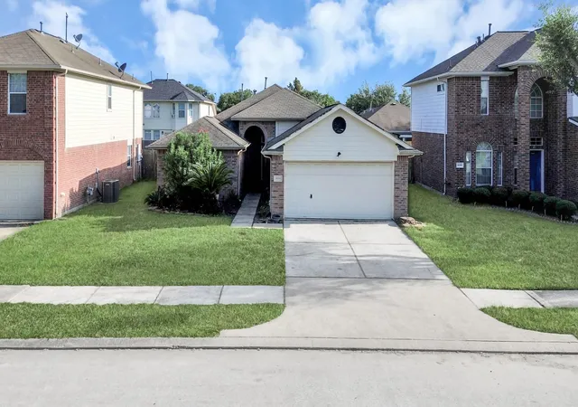 Photo 3 of Single family home for sale at 10310 Mills Pass Dr, Houston, TX 77070 | MLS# 27496351 | Listing updated on 2026-08-05
