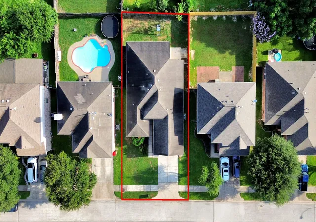 Photo 4 of Single family home for sale at 10310 Mills Pass Dr, Houston, TX 77070 | MLS# 27496351 | Listing updated on 2026-08-05