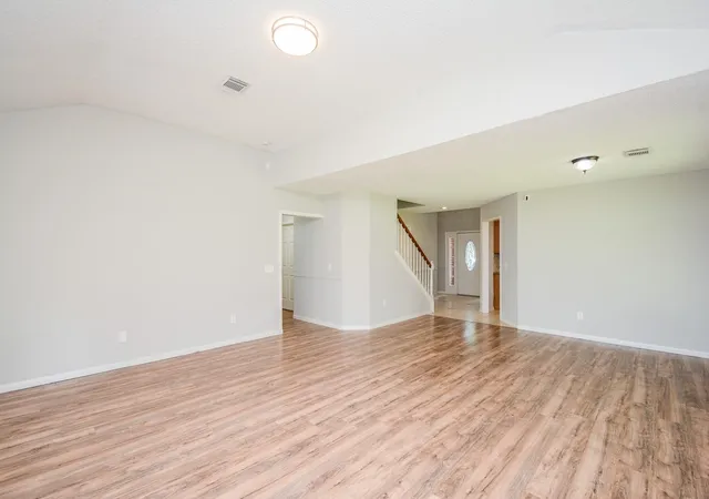 Photo 4 of Sale Pending at 4013 Ivywood Dr, Pearland, TX 77584 | MLS# 7535866 | Listing updated on 2026-09-17
