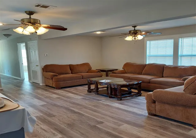 Photo 4 of Single family home for sale at 6047 W Creek Rd, East Bernard, TX 77435 | MLS# 98067764 | Listing updated on 2026-07-03