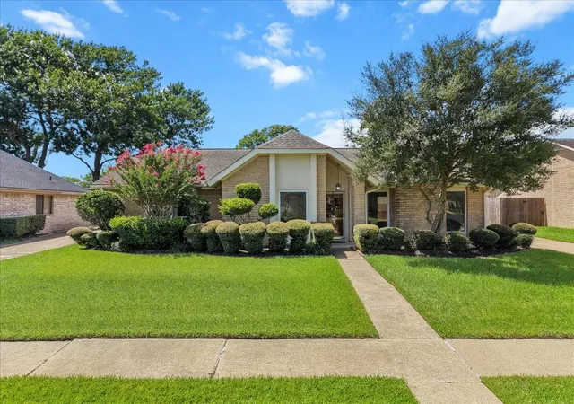 Photo 2 of Single family home for sale at 10031 Sagegate Dr, Houston, TX 77089 | MLS# 67025931 | Listing updated on 2026-09-20