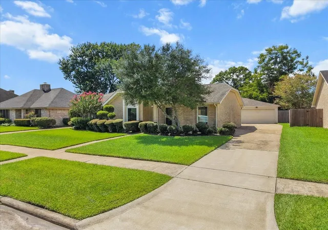 Photo 3 of Single family home for sale at 10031 Sagegate Dr, Houston, TX 77089 | MLS# 67025931 | Listing updated on 2026-09-20