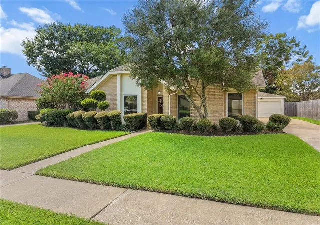 Photo 3 of Single family home for sale at 10031 Sagegate Dr, Houston, TX 77089 | MLS# 67025931 | Listing updated on 2026-09-20