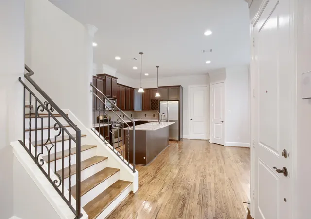 Photo 3 of Single family home for sale at 1814 Edwards St, Houston, TX 77007 | MLS# 34890941 | Listing updated on 2026-09-10