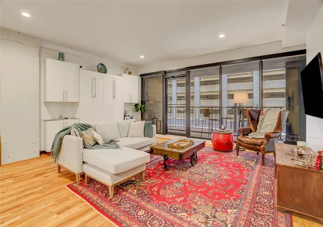 Photo 1 of Condo for sale at 917 Main St #305, Houston, TX 77002 | MLS# 34077919 | Listing updated on 2026-07-18