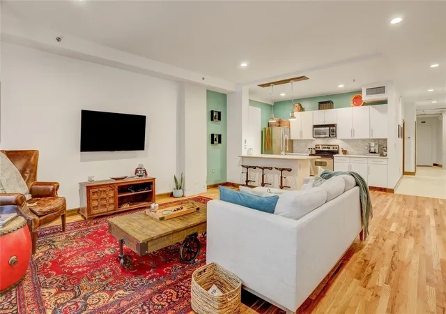 Photo 2 of Condo for sale at 917 Main St #305, Houston, TX 77002 | MLS# 34077919 | Listing updated on 2026-07-18