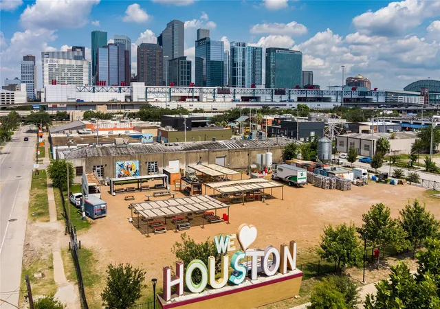 Photo 33 of Sale Pending at 917 Main St #305, Houston, TX 77002 | MLS# 34077919 | Listing updated on 2026-10-05