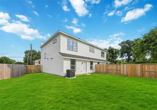 28th image of 902 Ringold St #A/B, Houston, TX 77088 | MLS# 65046222
