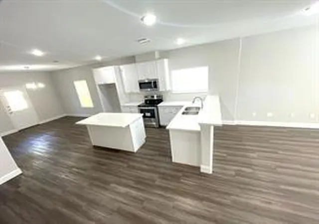4th image of 9325 Camay Dr, Houston, TX 77016