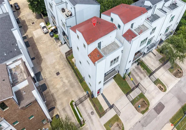 38th image of 6106 Clarkson Ln #D, Houston, TX 77055 | MLS# 28280662