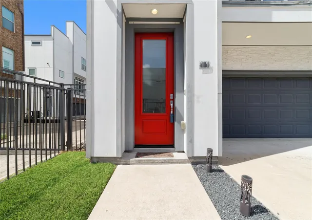 4th image of 6106 Clarkson Ln #D, Houston, TX 77055 | MLS# 28280662