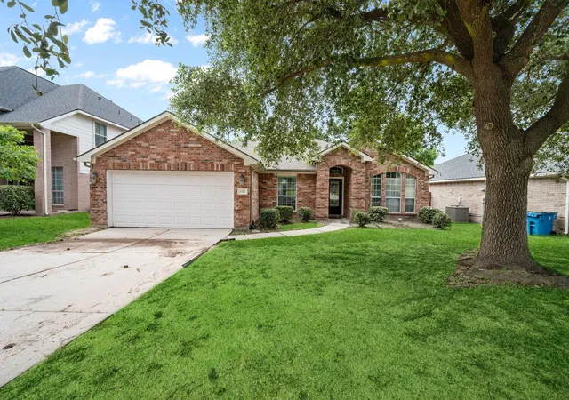 Photo 2 of Single family home for sale at 8327 Sports Hvn Dr, Humble, TX 77346 | MLS# 6463080 | Listing updated on 2026-07-05