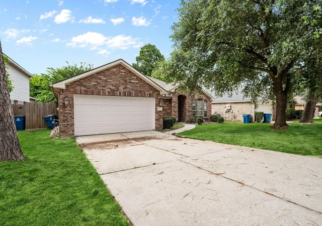 Photo 3 of Single family home for sale at 8327 Sports Hvn Dr, Humble, TX 77346 | MLS# 6463080 | Listing updated on 2026-07-05