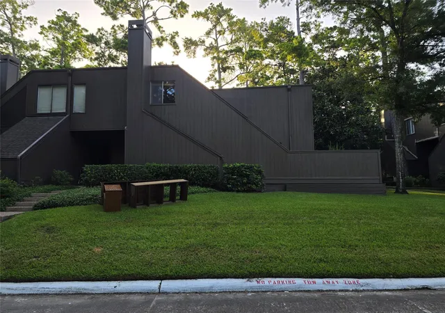 1st image of 31 Litchfield Ln, Houston, TX 77024 | MLS# 62995773