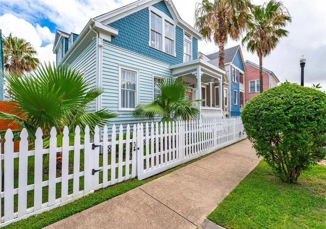 Photo 3 of Single family home for sale at 1419 Church St, Galveston, TX 77550 | MLS# 83699372 | Listing updated on 2026-09-10