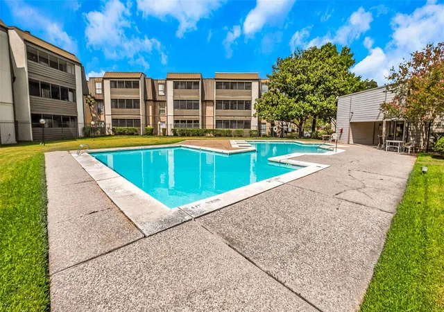 23rd image of 3035 Walnut Bend Ln #35, Houston, TX 77042 | MLS# 29417855